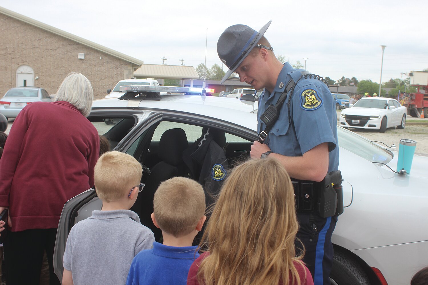 Students learn more about the Missouri State Highway Patrol from a local trooper.